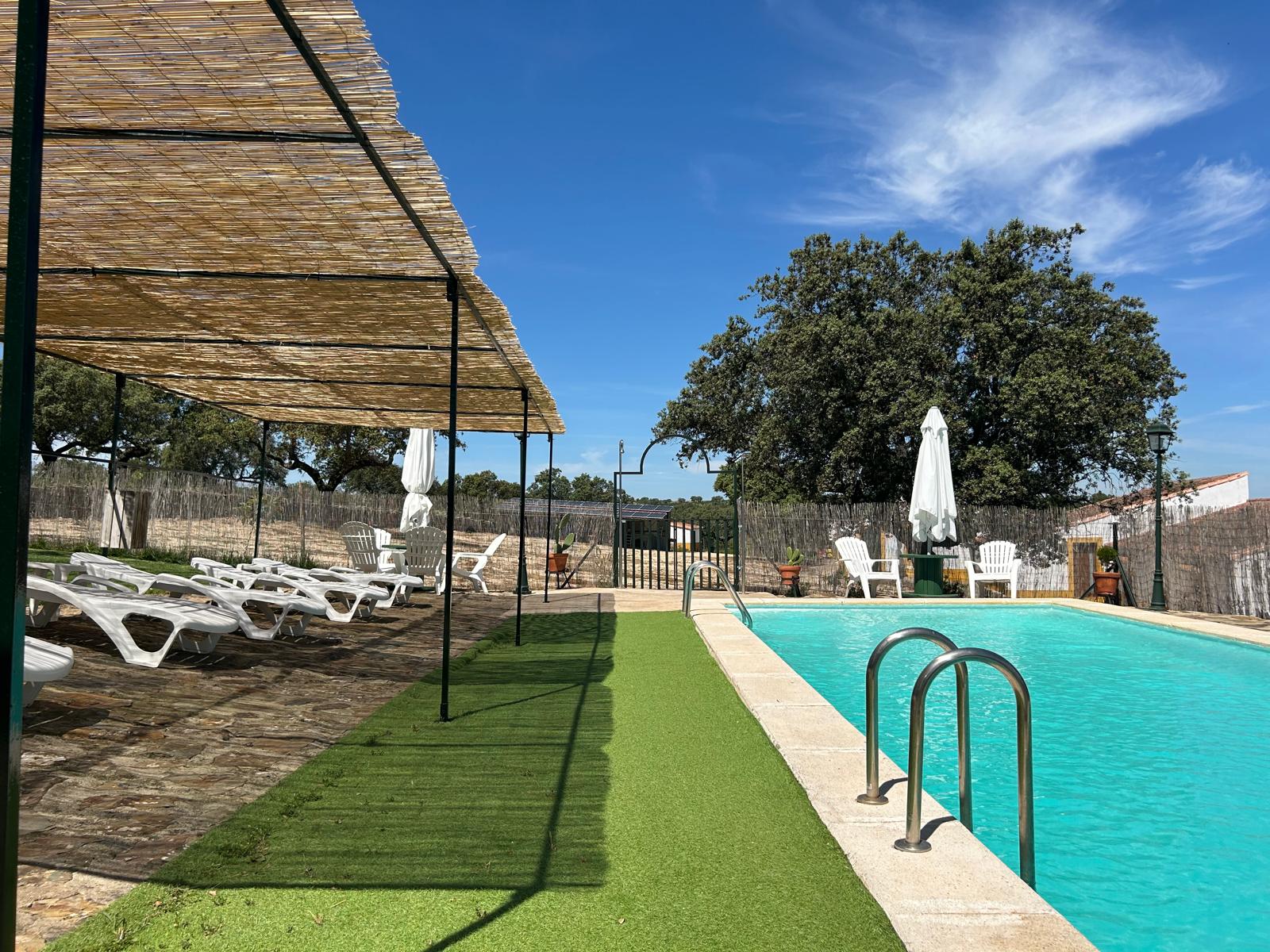 Exterior piscina PHOTO-2026-01-28-10-12-21